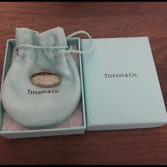 Sold Rare Tiffany&CO silver 925 engraved retired” Pin Excellence 10 vintage - Picture 6 of 13